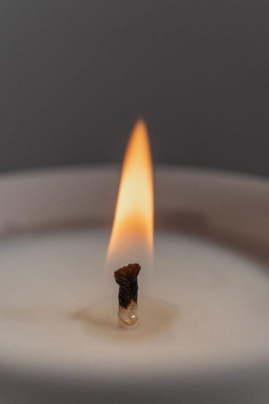 Why Your Candle Smells Strong Cold but Weak When Lit (Real Reasons & Fixes)