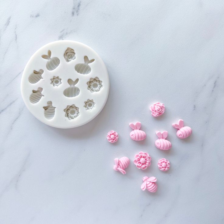 Flower & Bee Silicone Mould – Adorable Mini Embellishments for Candles & Crafts!